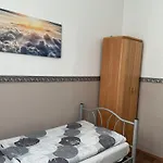 Hostel Pension&hostel Anna - Monteurzimmer *