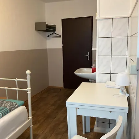 Pension&hostel Anna - Monteurzimmer * Mnichov