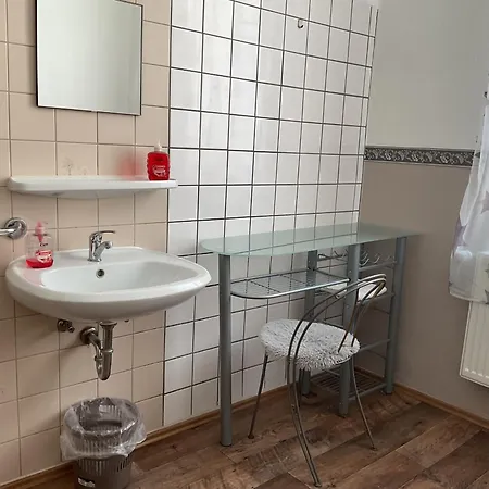 Pension&hostel Anna - Monteurzimmer Хостел *