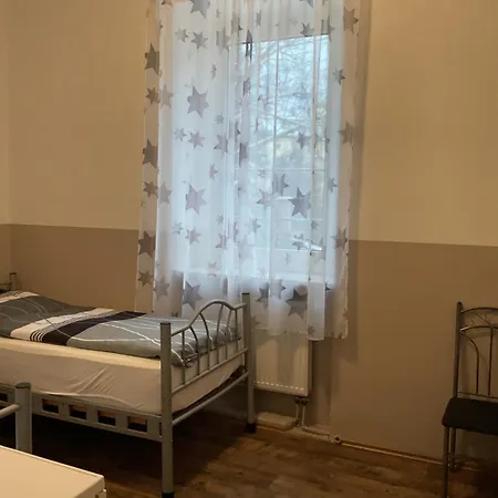 Pension&hostel Anna - Monteurzimmer بيت شباب *