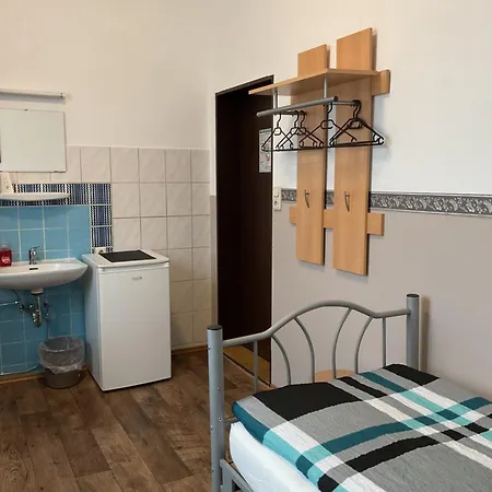 Hostel Pension&hostel Anna - Monteurzimmer *