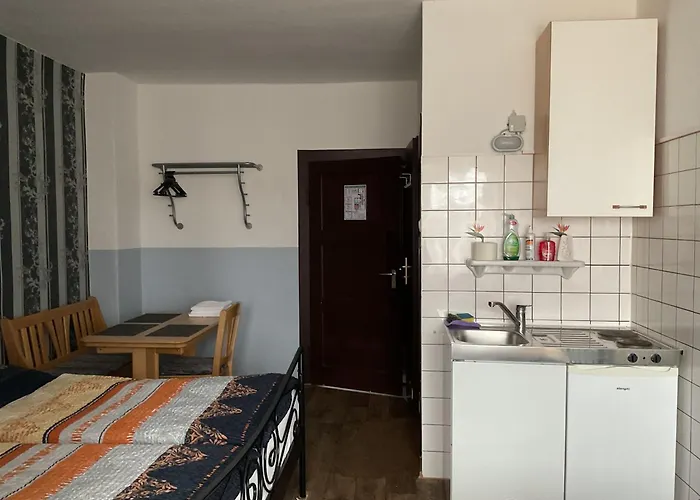 Pension&hostel Anna - Monteurzimmer Hostel München