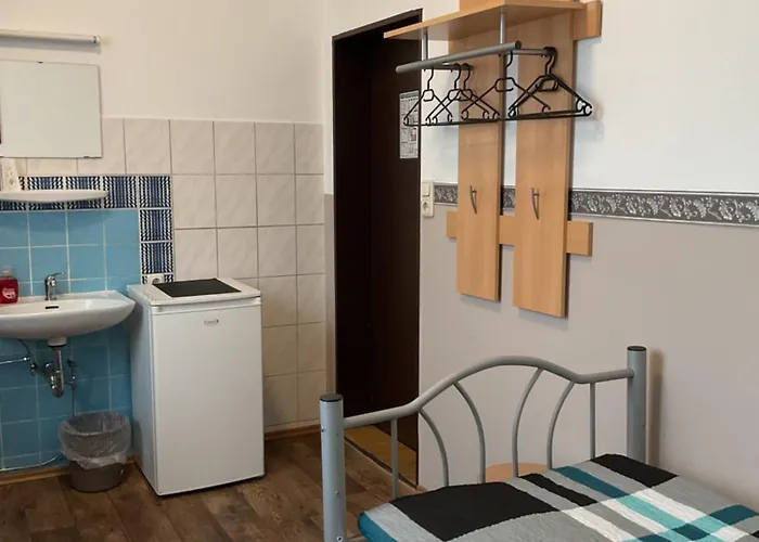 Hostel Pension&hostel Anna - Monteurzimmer *