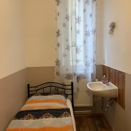 Hostel Pension&hostel Anna - Monteurzimmer *